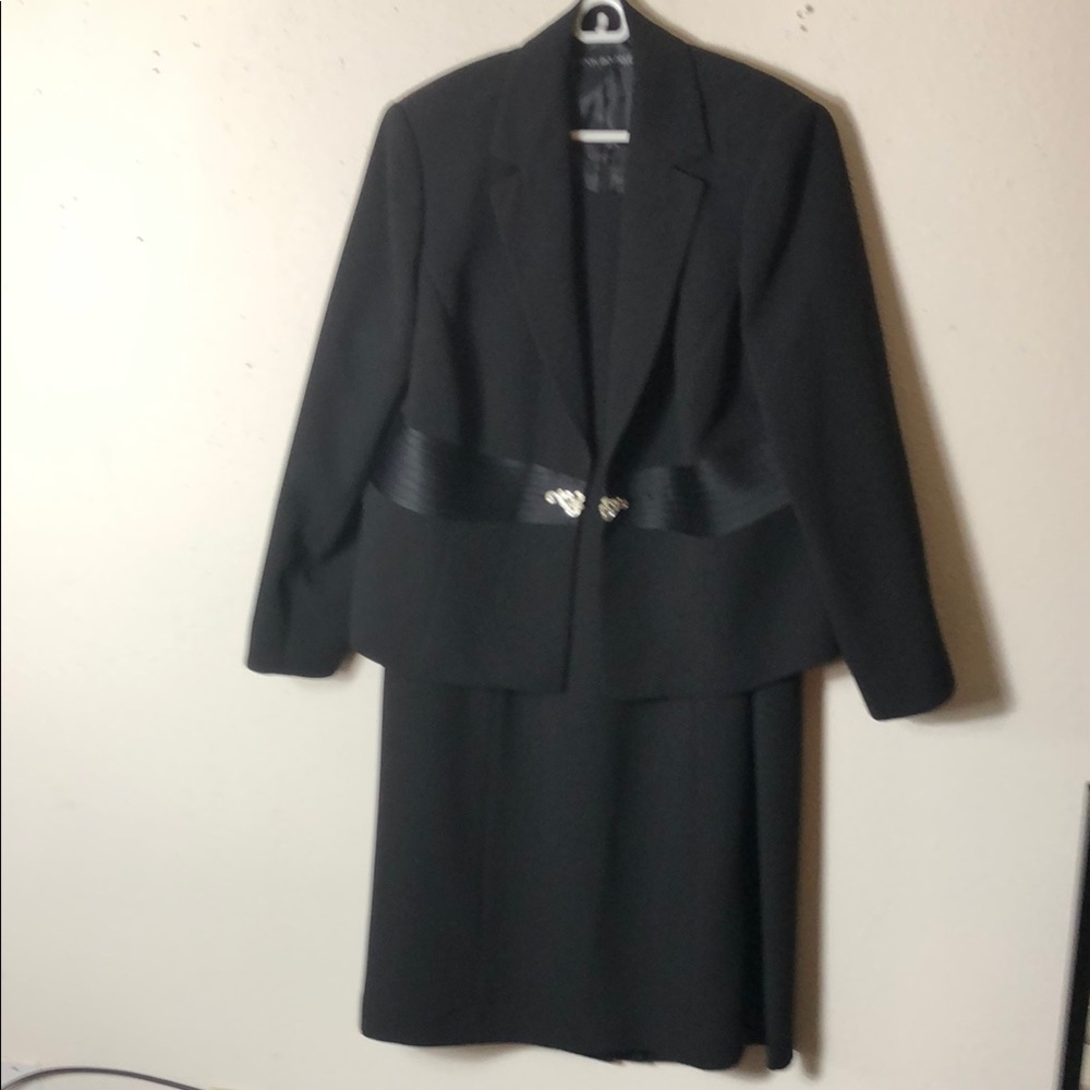 Nipon Boutique Classic Black dress Suit Set with rhinestone closure 18W